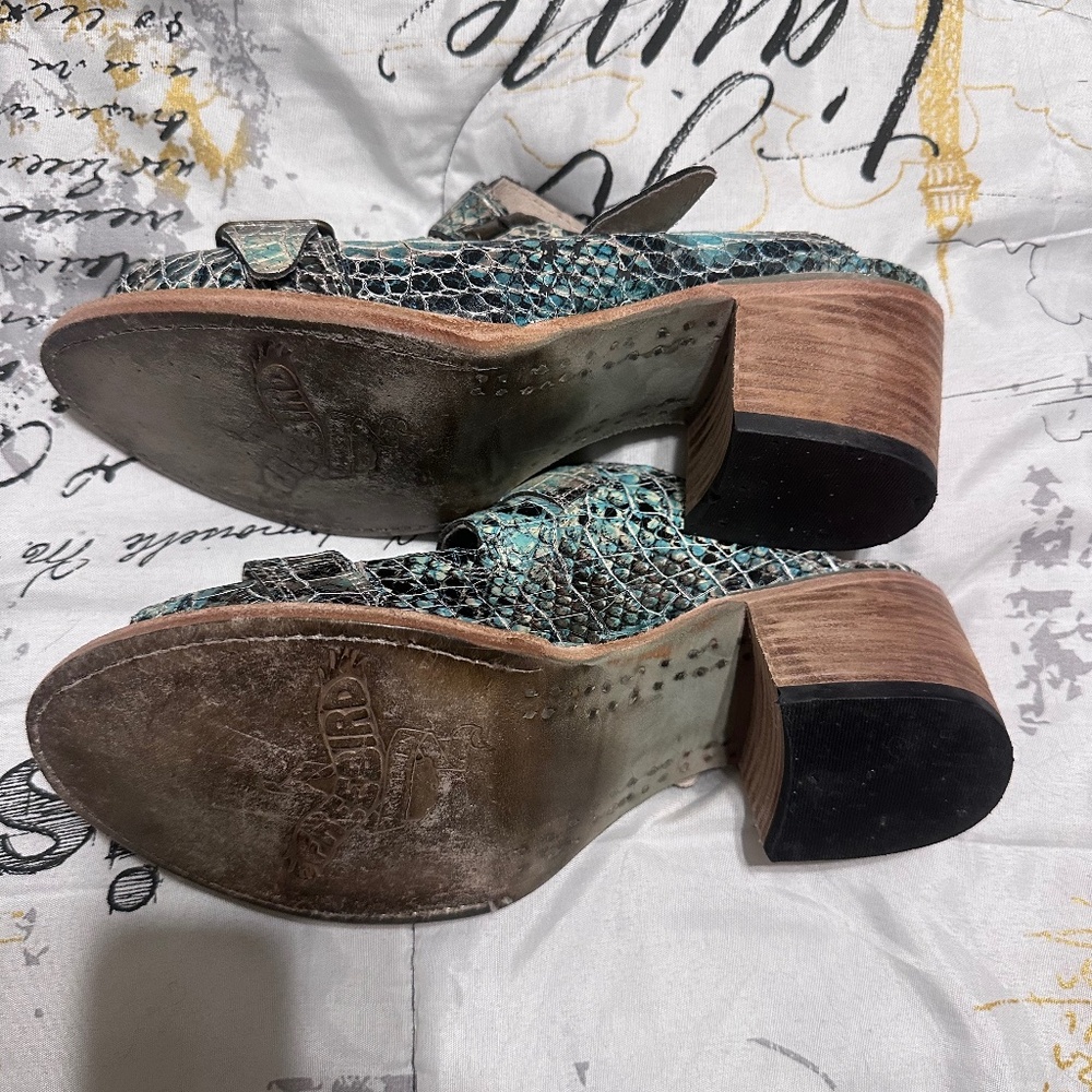 Caprice - Picture 2 of 3